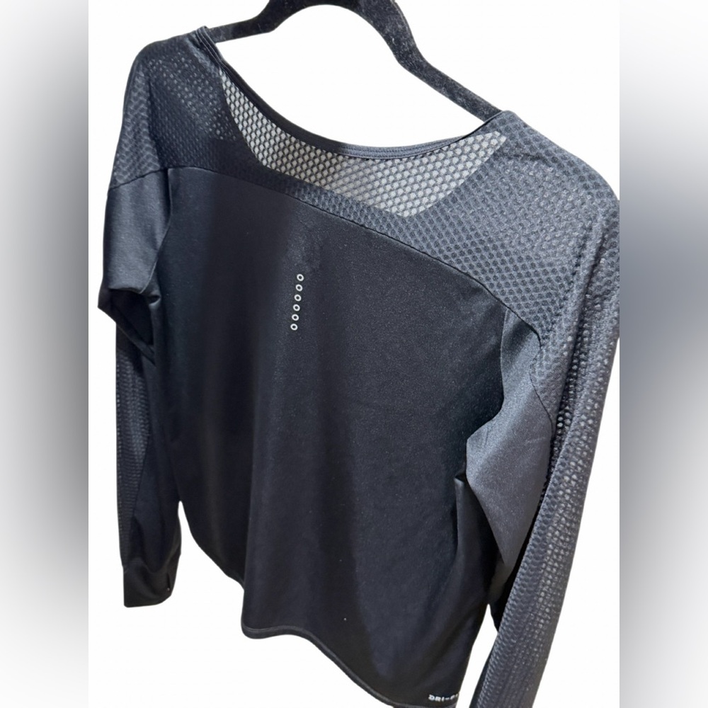 Womens Nike Dri Fit Black Long Sleeve Athletic Top, lightweight / like new med! - Picture 3 of 8